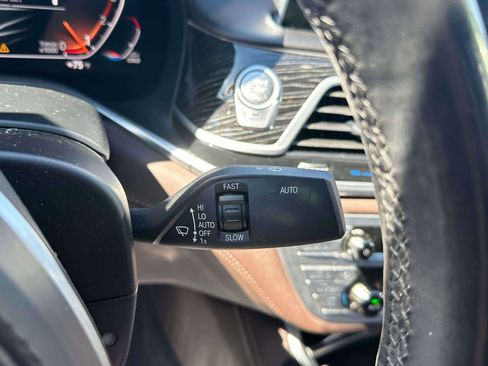 Used 2021 BMW 750i xDrive w/ Executive Package image 26