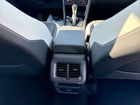 Used 2025 Volkswagen Taos SE image 21