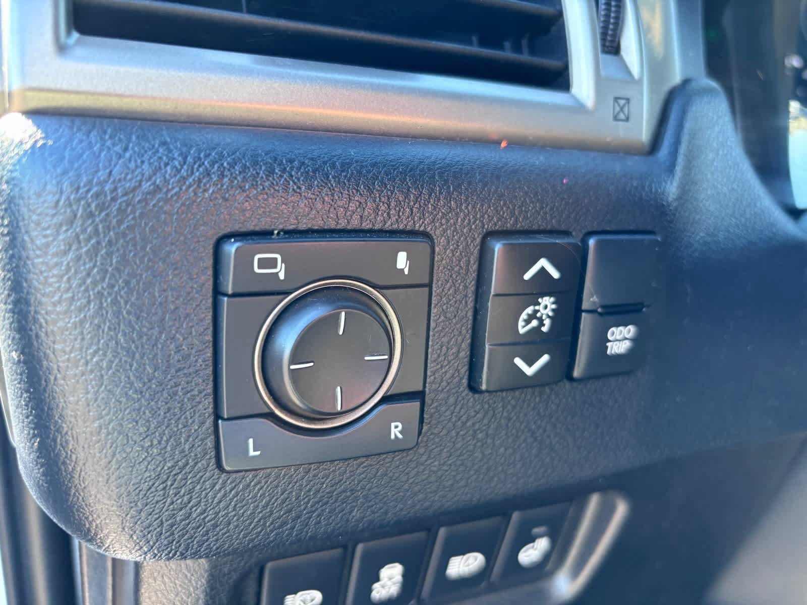 Used 2021 Lexus GX 460 Premium w/ Accessory Package AWD/4WD image 15