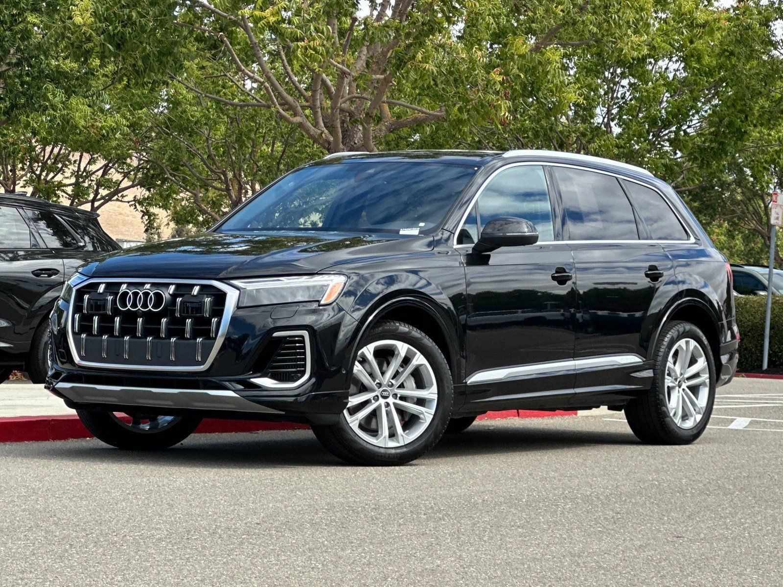 Used 2025 Audi Q7 3.0T Premium Plus w/ Premium Plus Package AWD/4WD image 2
