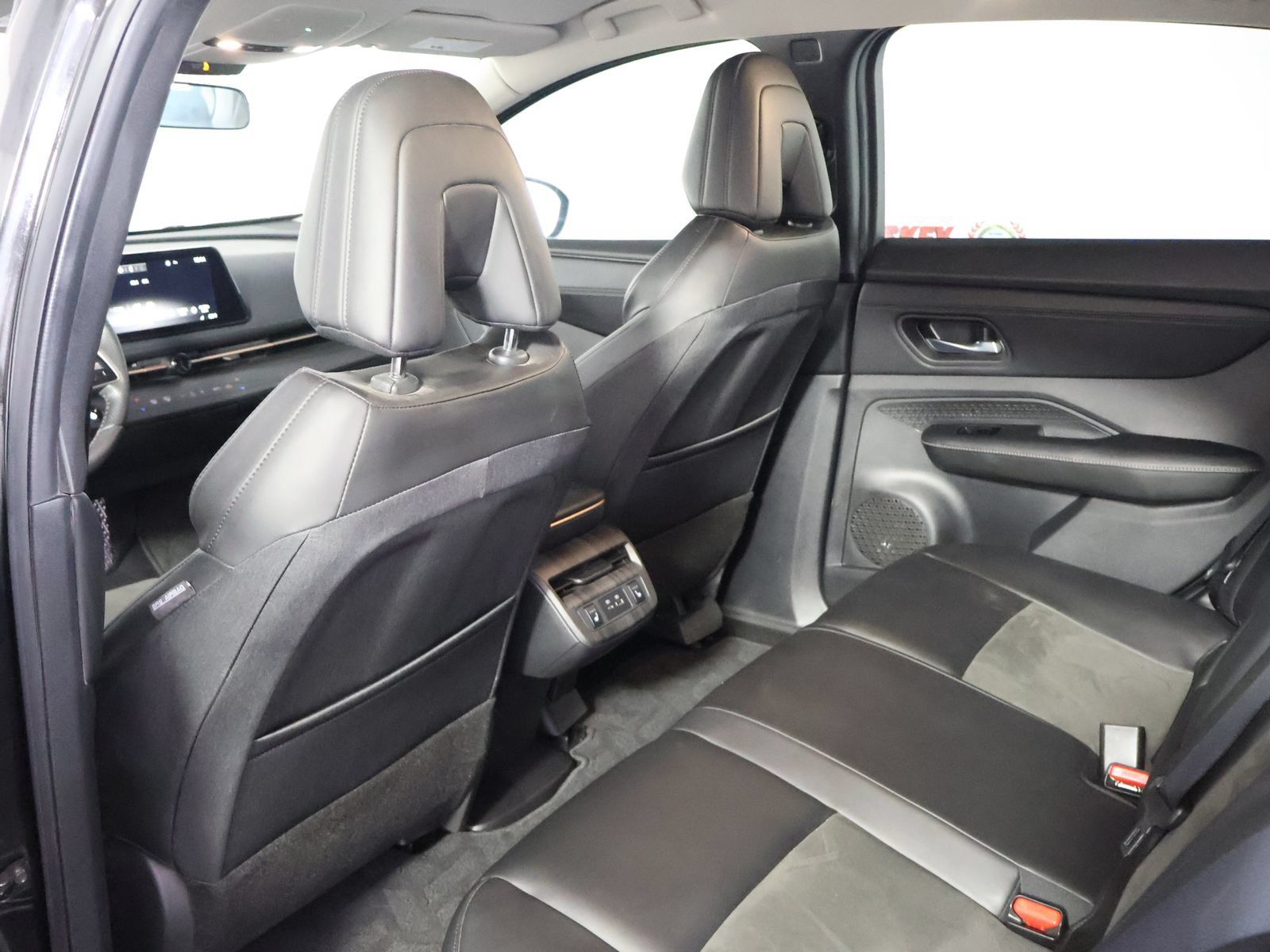 Used 2024 Nissan Ariya AWD image 40