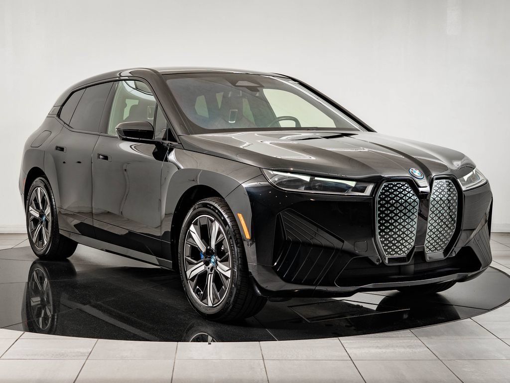 Used 2023 BMW iX xDrive50 w/ Sport Package AWD/4WD image 12