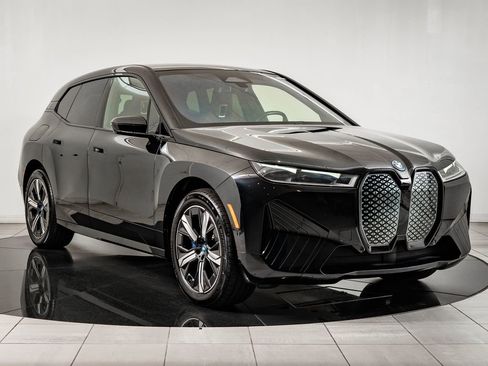 Used 2023 BMW iX xDrive50 w/ Sport Package AWD/4WD image 12