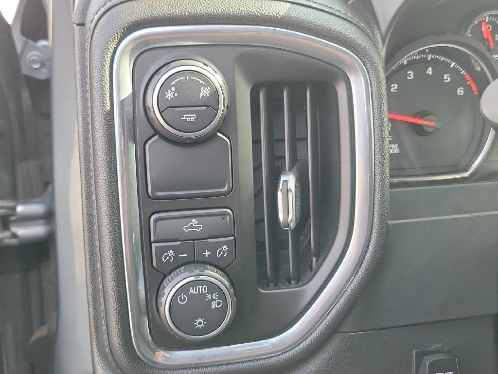 Used 2019 Chevrolet Silverado 1500 LT w/ Texas Edition RWD image 17
