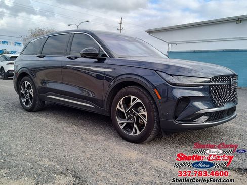 Used 2024 Lincoln Nautilus Premier image 13