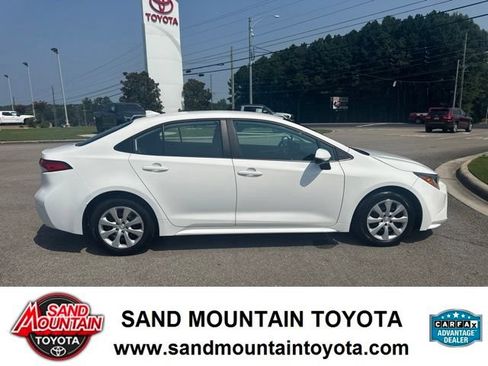Used 2025 Toyota Corolla LE FWD image 2