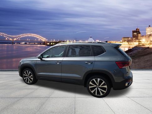 Used 2024 Volkswagen Taos SE FWD image 3