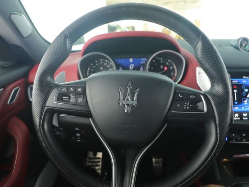 Used 2019 Maserati Levante S GranSport image 8
