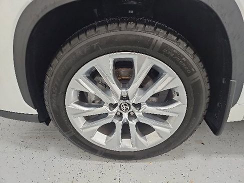 Used 2020 Toyota Highlander Limited AWD/4WD image 9