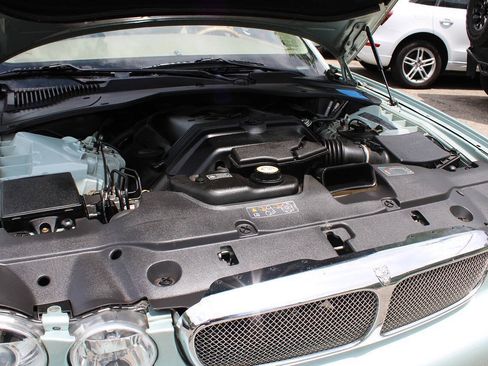Used 2006 Jaguar XJ8 RWD image 3