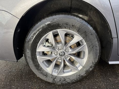 Used 2024 Toyota Sienna LE image 9