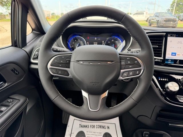 New 2027 Chrysler Pacifica Select FWD image 13