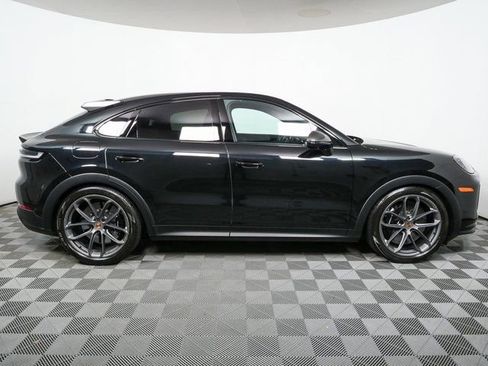 Certified 2025 Porsche Cayenne Turbo GT image 28