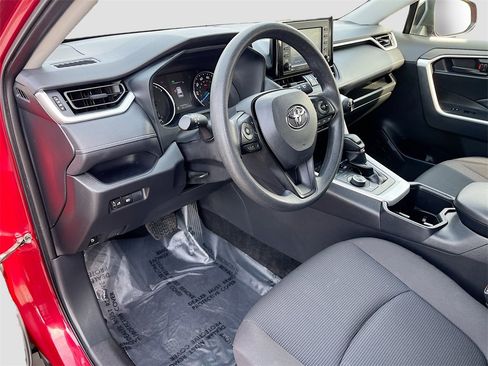 Used 2022 Toyota RAV4 LE image 9