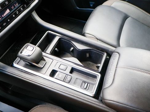 Used 2024 Nissan Pathfinder SL w/ SL Premium Package FWD image 18