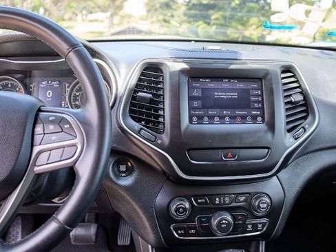 Used 2019 Jeep Cherokee Latitude Plus image 30