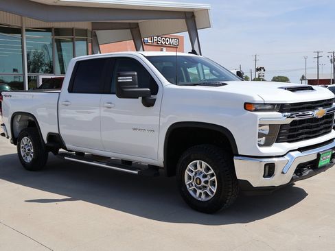 Used 2025 Chevrolet Silverado 2500 LT w/ Convenience Package AWD/4WD image 6