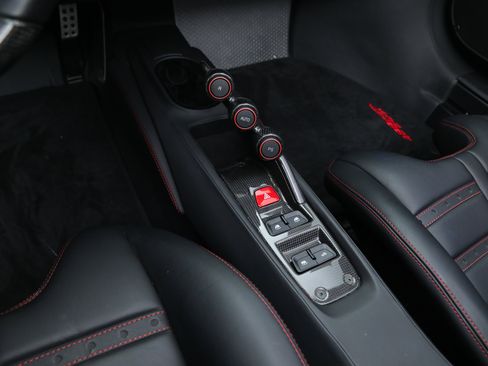 Certified 2019 Ferrari 488 Pista Spider RWD image 31