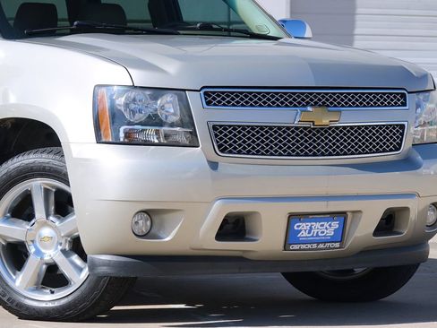 Used 2014 Chevrolet Suburban LTZ image 18