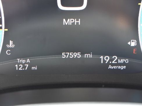 Used 2024 Chrysler Pacifica Touring-L FWD image 24