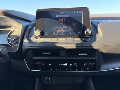 Used 2023 Nissan Rogue SV w/ SV Premium B Package image 17