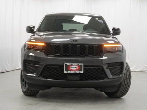 Certified 2025 Jeep Grand Cherokee Altitude image 7