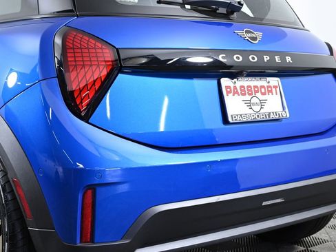 Certified 2025 MINI Cooper 2-Door Hardtop image 8