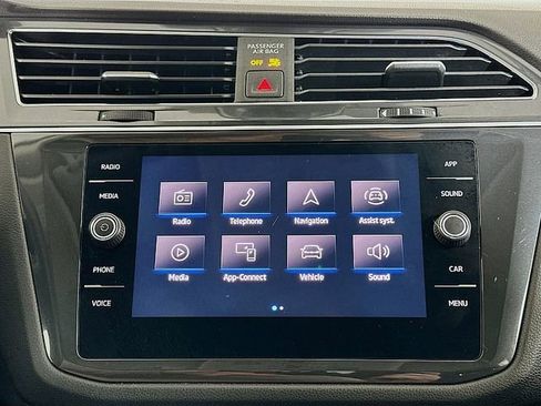 Used 2022 Volkswagen Tiguan SE AWD/4WD image 15