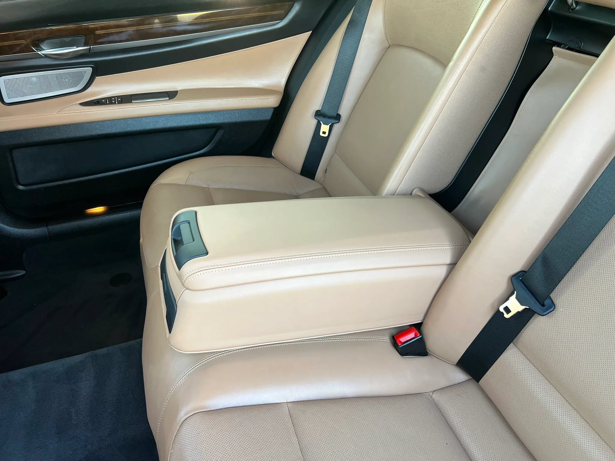 Used 2013 BMW 750Li xDrive w/ Executive Pkg AWD/4WD image 21