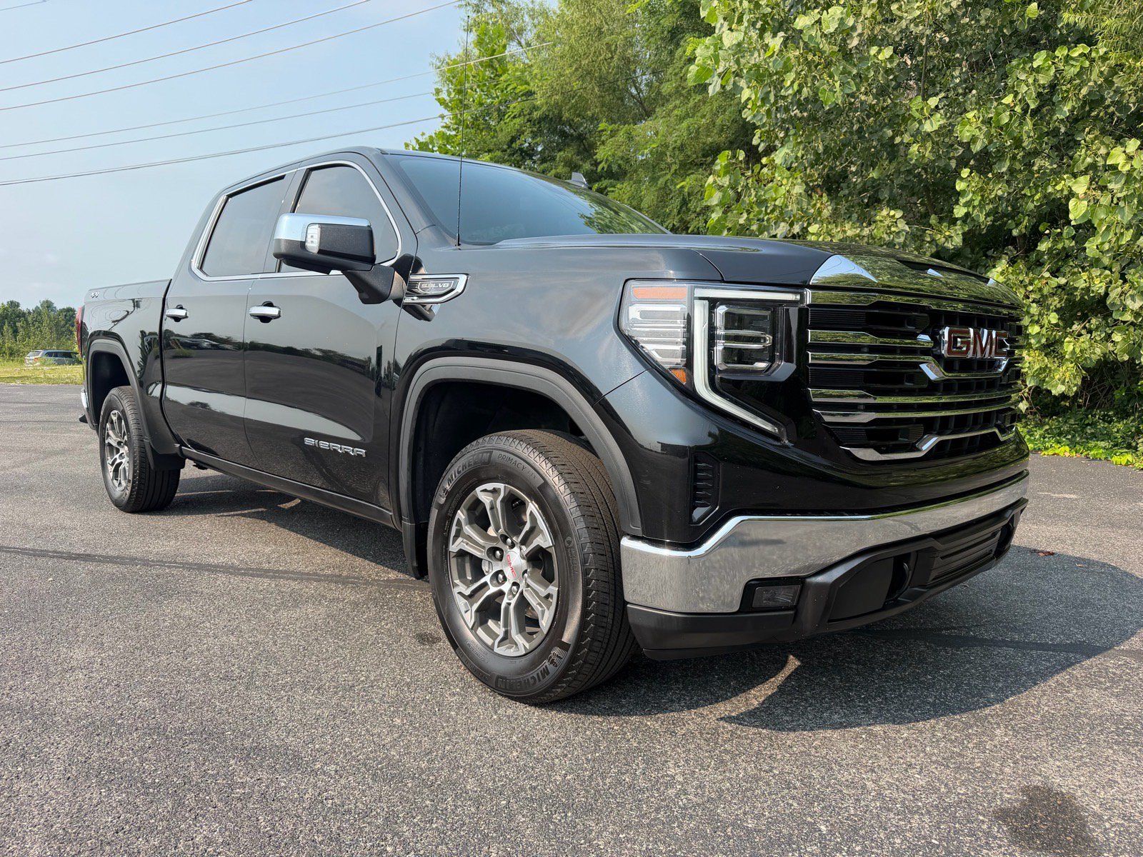 Used 2025 GMC Sierra 1500 SLT AWD/4WD image 3