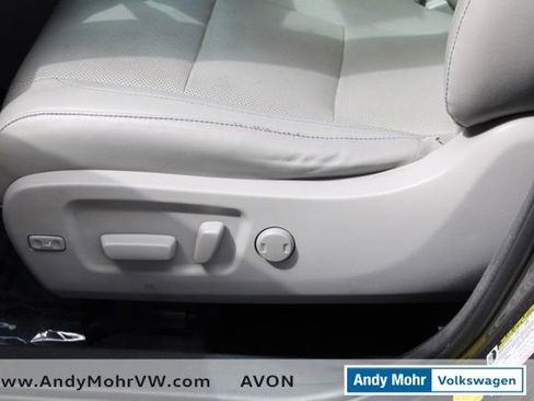 Used 2014 Toyota Highlander Limited Platinum FWD image 14