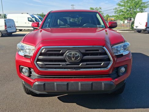 Used 2019 Toyota Tacoma SR5 AWD/4WD image 2