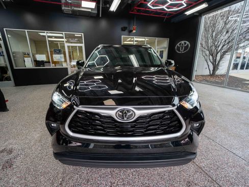 Used 2023 Toyota Highlander XLE image 6