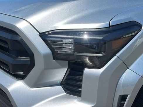 Certified 2025 Toyota Tacoma SR AWD/4WD image 7