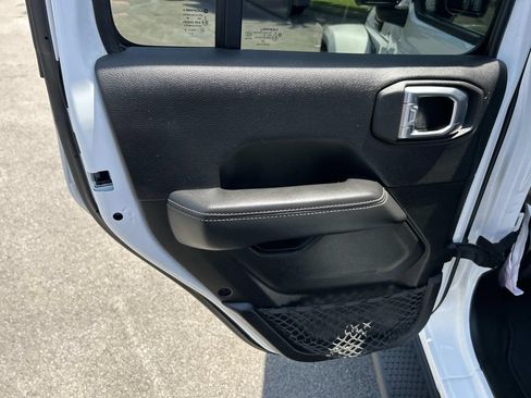 Used 2023 Jeep Wrangler Unlimited Sahara w/ Cold Weather Group AWD/4WD image 24