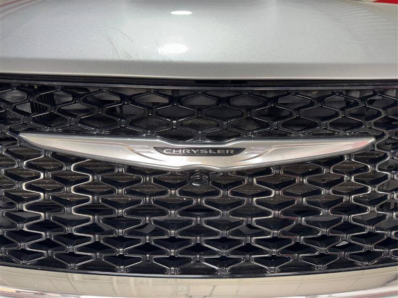 Used 2023 Chrysler Pacifica Touring-L FWD image 24