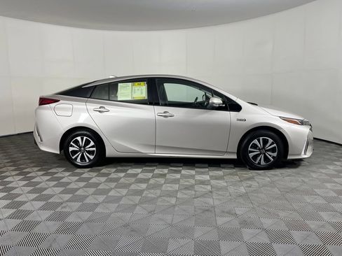 Used 2017 Toyota Prius Prime Premium image 5