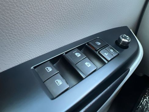 Used 2019 Toyota Highlander XLE image 20