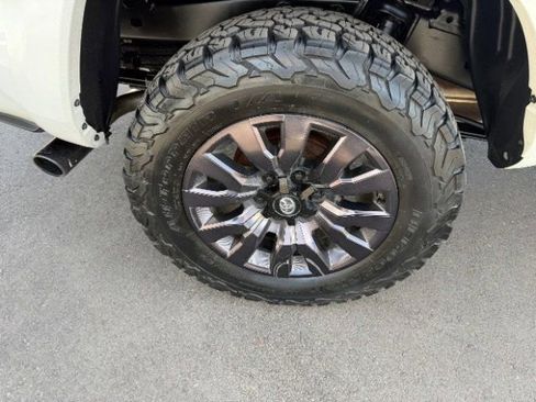 Used 2021 Toyota Tacoma Limited w/ Nightshade Package AWD/4WD image 27