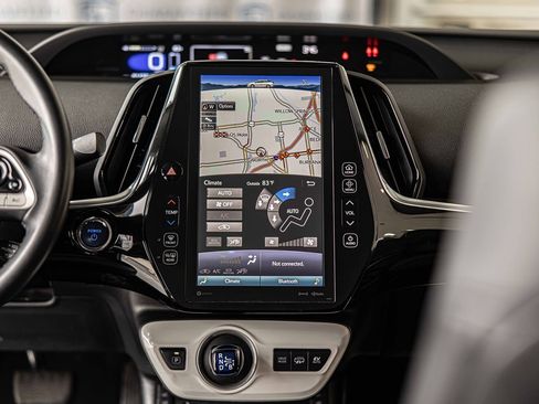 Used 2018 Toyota Prius Prime Premium image 37