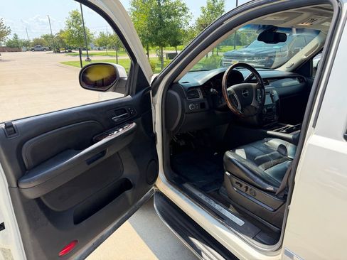Used 2009 GMC Yukon Denali RWD image 9