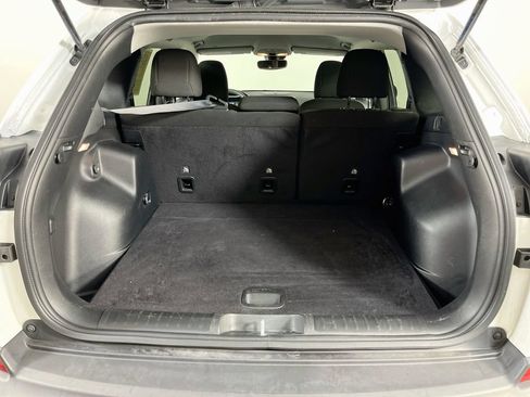 Used 2021 Jeep Cherokee Latitude AWD/4WD image 8