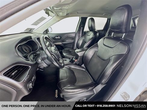 Used 2019 Jeep Cherokee Latitude Plus image 19