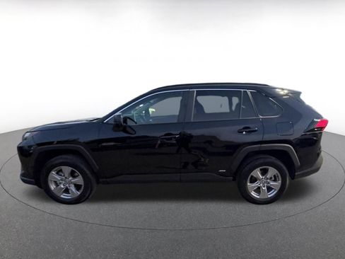 Used 2025 Toyota RAV4 LE image 9