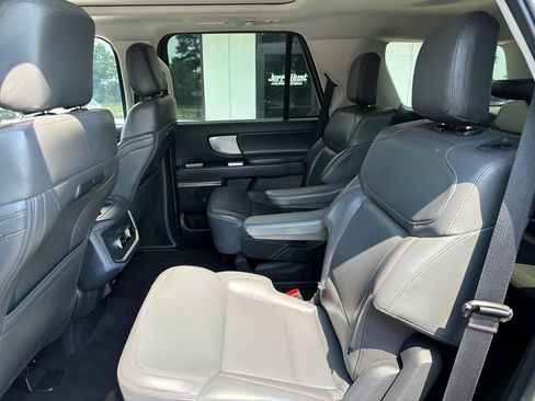 Used 2025 Ford Expedition Active AWD/4WD image 6