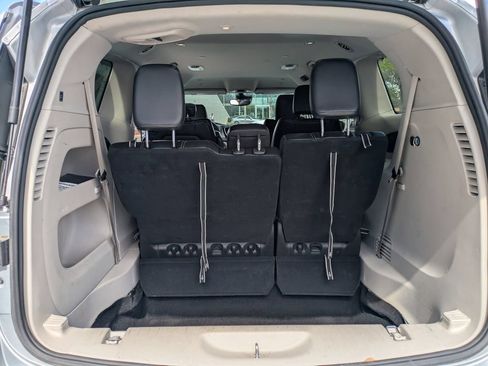 Used 2023 Chrysler Pacifica Touring-L FWD image 14