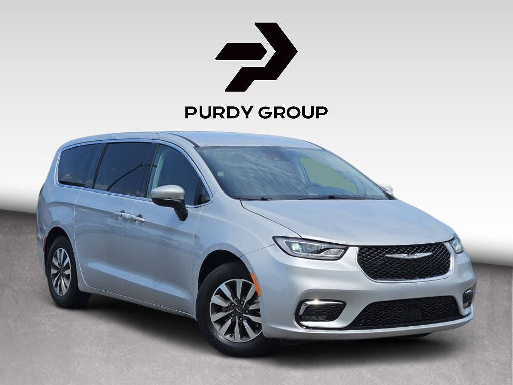 Used 2023 Chrysler Pacifica Touring-L FWD image 1