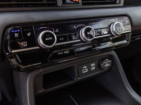 Used 2025 Honda Pilot Black Edition image 21