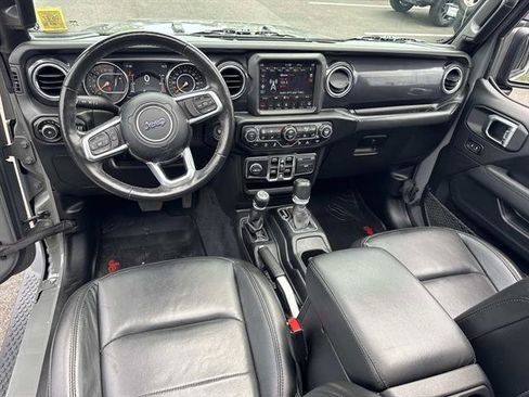 Used 2022 Jeep Wrangler Unlimited Sahara AWD/4WD image 9