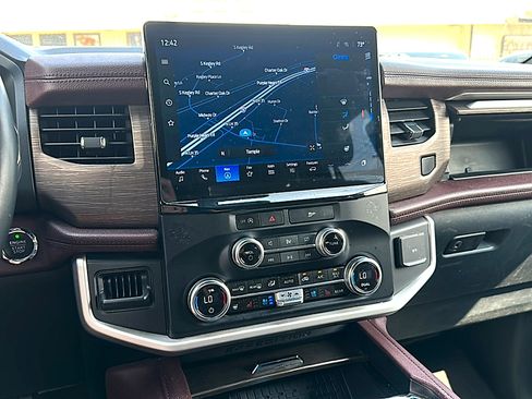 Used 2023 Ford Expedition Limited image 32